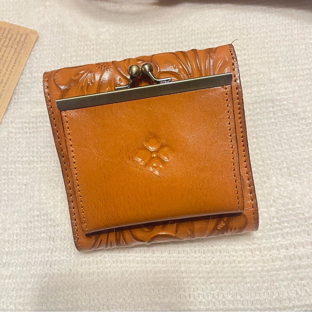 Just like new Patricia Nash handbag and matching wallet. - Picture 8 of 8